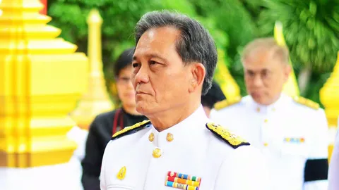 ปธ.ศาลฎีกา นำผู้บริหาร-เหล่า ขรก.ร่วม 3 พันคน ถวายสัตย์ ในหลวง ร.9