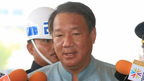 ดิ้น! โต้ง โพสต์เฟซฯ อัด 2 มาตรฐาน จ้องแต่เล่นโครงการจำนำข้าว