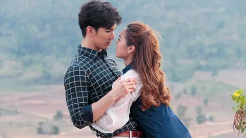 สน&แยม ชวนฟิน กอดกันยันตะวันลับฟ้า
