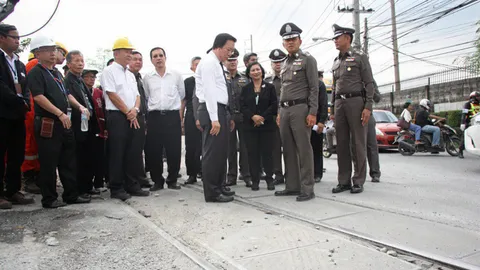 ‘ผบช.น.’ ลุยตรวจถนนรถไฟสายเก่า เร่งซ่อมผิวจราจร แก้น้ำท่วมขังซ้ำซาก