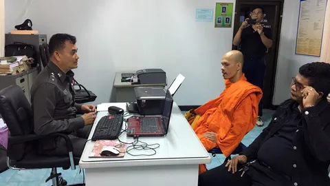 เจ้าอาวาสดังเมืองตรัง ควงพระ แม่ชี เข้าแจ้งความ หลังถูกคุกคามหนัก