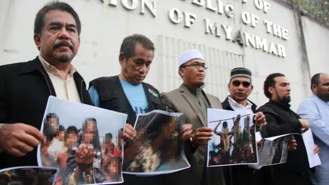 ประท้วงหน้าสถานทูตพม่า เรียกร้องหยุดฆ่าล้างเผ่าพันธุ์ ‘โรฮีนจา’