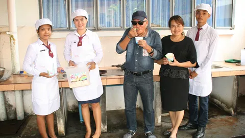 นศ.วิทยาลัยการอาชีพไชยา นำไข่เค็มมาทำไอศกรีม สร้างอาชีพเสริมคนในชุมชน