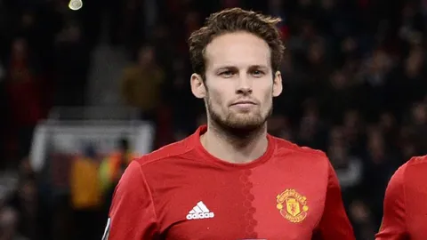 คลิกเดียวจบ! ผอ.อาแจกซ์ตกลงผ่านอีเมล ขาย ‘บลินด์’ ให้ผีแดง 