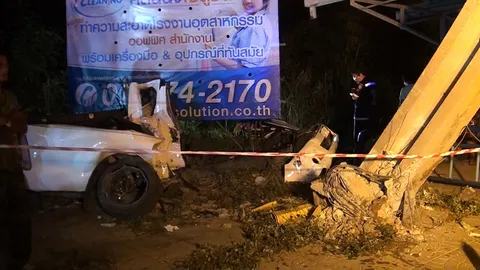 รถขาด 2ท่อน คนตาย 2ศพ!  ปิกอัพทับ จยย.ล้มบนถนน เสียหลักฟาดเสาไฟฟ้า 