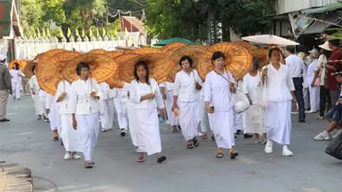 คลื่นนักบุญนับหมื่นแห่ร่วมงานบุญไหว้หลวงพ่อเกษม เขมโก