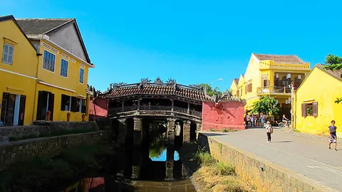 เว้-ฮอยอัน ความจริงของอดีตที่ทั้งขมขื่นและน่าหัวเราะไปพร้อมๆ กัน