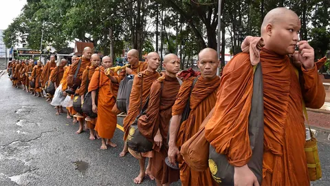 ออกธุดงค์