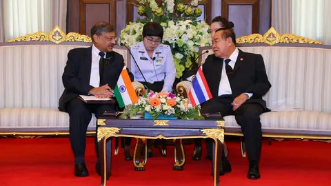 ทูตอินเดีย-เช็ก เข้าพบ 'บิ๊กป้อม' แสดงความอาลัยในหลวง ร.9