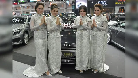 พริตตี้ชุดไทย