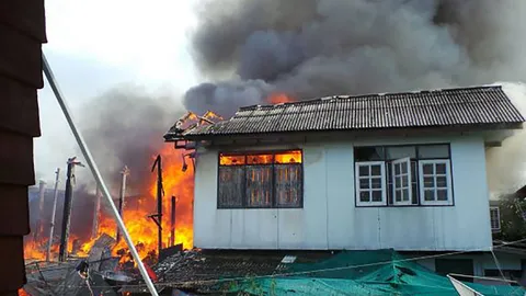 ไฟไหม้ชุมชนวัดพระยาไกร หนีตายอลหม่าน วอดอย่างน้อย 3 หลัง