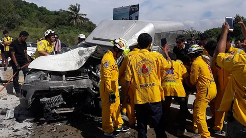 หนุ่มขับกระบะย้อนศร ชนโครมรถสาว อีกคันขับตามมาชนท้าย ดับ 1