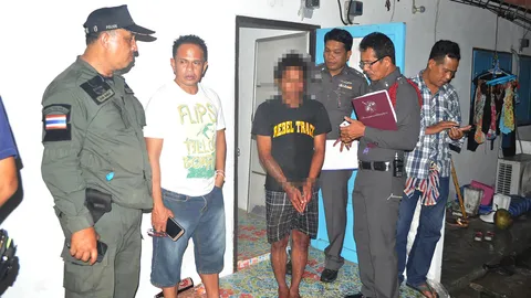 หนุ่มนั่งก้งเหล้าขาว อ้าง โมโหถูกใช้งาน ตวัดมีดปาดคอเพื่อนรัก ดับสยอง