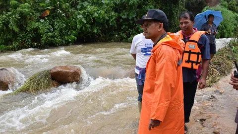 ผวจ.นครศรีธรรมราช ลงพื้นที่ตรวจความเสียหาย อ.สิชล