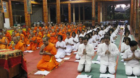 รร.ไทยรัฐวิทยา นำสามเณรและถือศีลจาริณี 99 รูป ทำบุญถวายเป็นพระราชกุศล