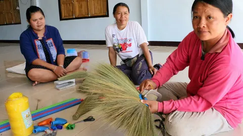 "ไม้กวาดต้นแขม" ของดีมีคุณภาพหนองสิม