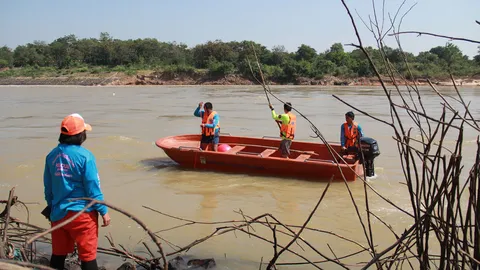 สลด! สาวใหญ่ออกหาปลาจมน้ำดับต่อหน้าผัว งมหาศพไม่พบเหตุน้ำไหลเชี่ยว