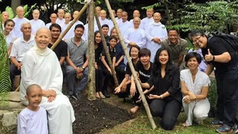 เชิญชวนตามรอยพระราชา ปลูกต้นไม้เพื่อพ่อ สร้างความร่มรื่นแก่บ้านเมือง