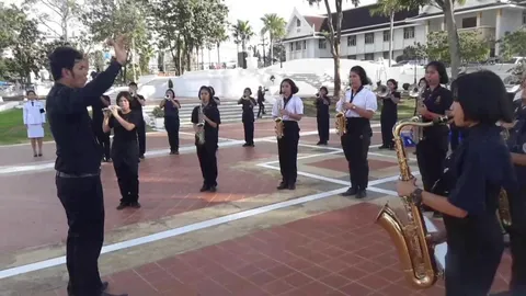 วงดุริยางค์ ร.ร.ดังกระบี่ ซ้อมรับเสด็จ ร.10 ในพิธีเปิดศาลากลางพรุ่งนี้