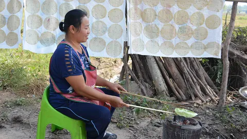 เมินราคาตก ชาวนาอุดรฯ หันทำข้าวโป่งขาย รับ 3 หมื่น/เดือน