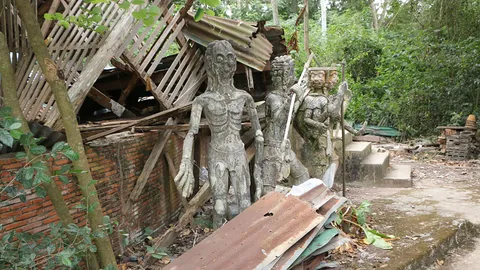 ท้าพิสูจน์สิ่งเร้นลับ รูปปั้นฝังอัฐิคนตาย กลางสำนักสงฆ์ร้างอาจารย์ซ่วน