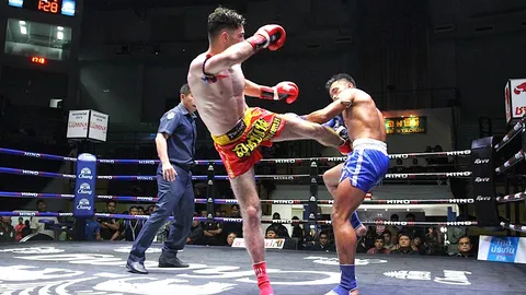 'ราฟฟี่' ยอดนักชกเมืองน้ำหอม น็อกฉลามทอง จอดยก 2 คู่เอกลุมพินี