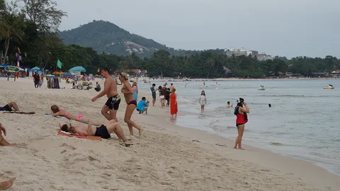 นทท.แน่นเกาะสมุย บรรยากาศกลับมาคึกคัก หลังสถานการณ์น้ำท่วม ผ่านพ้น