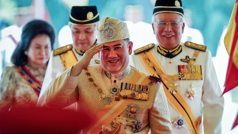 ประมวลภาพ สุลต่านรัฐกลันตัน ได้รับการประกาศเป็นกษัตริย์องค์ใหม่มาเลเซีย