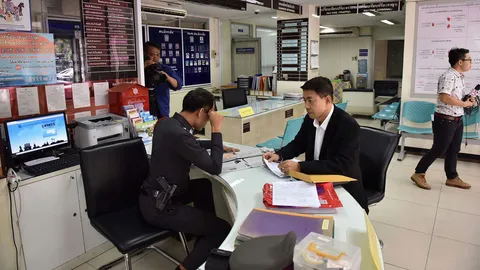 ทักษิณ ส่งทนายแจ้งตร.เอาผิดคอลัมนิสต์ดัง หมิ่นฯเบื้องหลังแก๊งล้มเจ้า