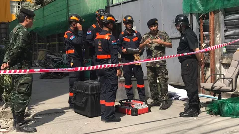 ตึกรื้อถอนพังถล่ม ค้ำยันไม่ถูกต้อง ใช้เครื่องโซนาร์หาร่าง 2 ผู้สูญหาย