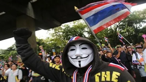 กลุ่มต้าน พ.ร.บ.คอมฯ นัดรวมพลประท้วง - แฮกเกอร์ดังเจาะข้อมูลสำนักงาน ตม.