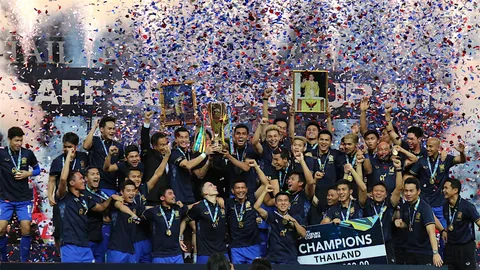 ประมวลภาพ 'ช้างศึก' ถลุง 'อิเหนา' 2-0 ซิวแชมป์ AFF SUZUKI CUP 2016