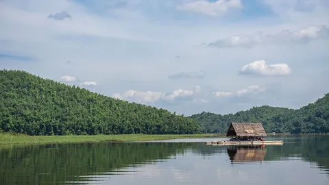 ล่องแพห้วยกระทิง 300 บาทชิลได้ทั้งวัน