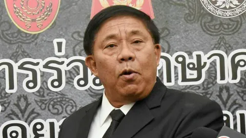 อัศวินเลิก 4 โครงการ 680 ล. รถติดไฟ,รถปูพื้น,ทีวี กทม.ไม่คุ้มค่า-เขื่อนสายไหมส่อทุจริต