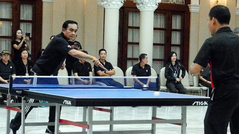 ฟิตปั๋ง!! ดู 'บิ๊กตู่' โชว์พลังตีปิงปอง 3 เซต แบบแพ้รวด 