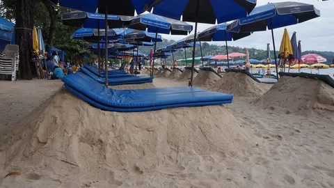 'เตียงทราย' โผล่หาดป่าตอง นายกเทศมนตรีรับไม่สวย แต่อยู่ในโซน 10%