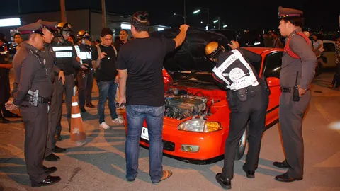 ตร.ปากเกร็ด ปิดลานจอดริมทะเลสาบเมืองทอง ตรวจค้นรถซิ่ง 300 คัน รวมตัว