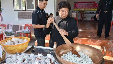 เมืองสองแคว จัดเทศกาลกินลูกลาน สมทบค่าน้ำ-ไฟศาลตาปะขาวหาย