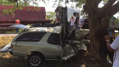 หนุ่มสระบุรีตายที่ชะอำ ปิกอัพตกร่องถนนบายพาส ชนต้นไม้อัดก๊อบปี้ดับ