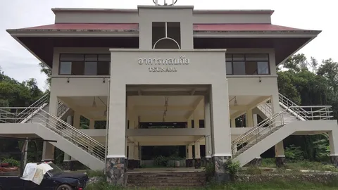 อาคารหลบภัยสึนามิที่ตรัง งบสร้างกว่า 11 ล้าน ถูกทิ้งร้างไร้การดูแล