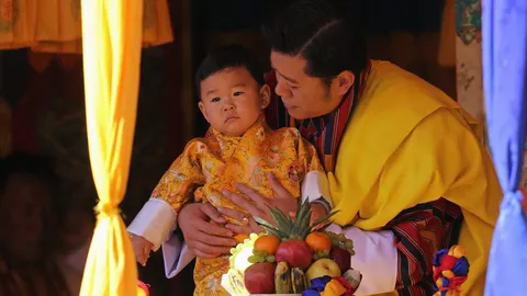 “เจ้าชาย(น้อย)จิกมี” ทรงร่วมงานฉลองวันชาติ