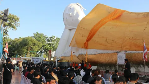 ‘วัดสะตือ’ห่มผ้าพระนอน สังฆทาน ใหญ่สุดในโลก
