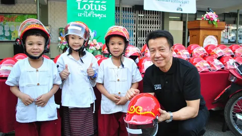 โลตัส แจกหมวกกันน็อกเด็ก 999 ใบ ลดการสูญเสียช่วง 7 วันอันตราย