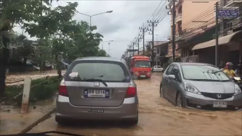 ฝนตกหนักทำถนนจากหาดใหญ่-เมืองสงขลาจมน้ำ รถติดนานหลายชั่วโมง