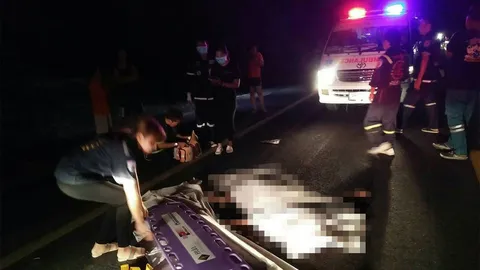 หลอนบนทางหลวง! รถตู้วิ่งฝ่าความมืด เจอคนนอนขวางถนน ชนทับลากศพเละ