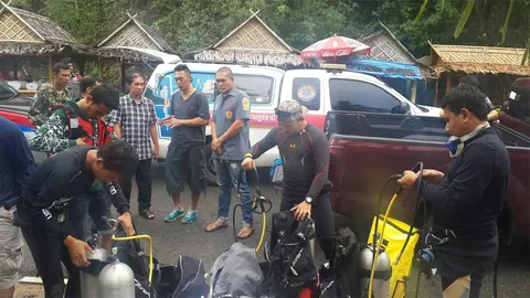 นักดำน้ำกู้ภัยสุราษฎร์เตรียมค้นหาผู้สูญหายเหตุเรือล่มในเขื่อนรัชชประภา