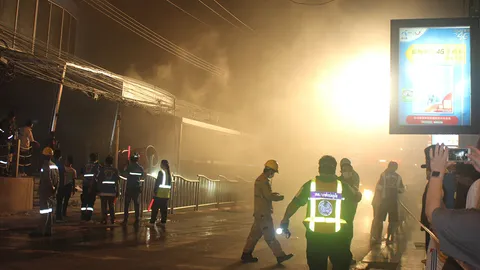 ระทึก!ไฟไหม้ชั้นใต้ดิน รร. กำลังก่อสร้างที่ป่าตอง จนท.เร่งฉีดน้ำสกัด