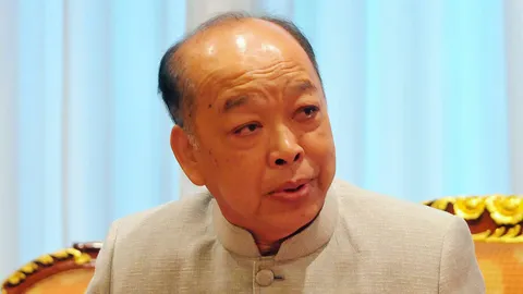 พท.ยืนกราน "ยิ่งลักษณ์"ไม่คิดหลบหนี ฉุนรัฐบาลลิดรอนสิทธิส่วนตัว