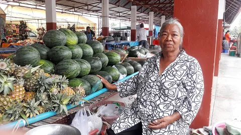 ชื่นชมแม่ค้าแตงโม เก็บเงินหมื่นส่งคืน