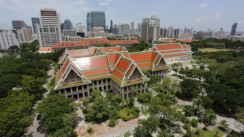 ยิ่งใหญ่เว่อร์วัง 'หลายชีวิต' ละครเวทีอักษรศาสตร์ จุฬาฯ 1 ปีมีครั้ง!